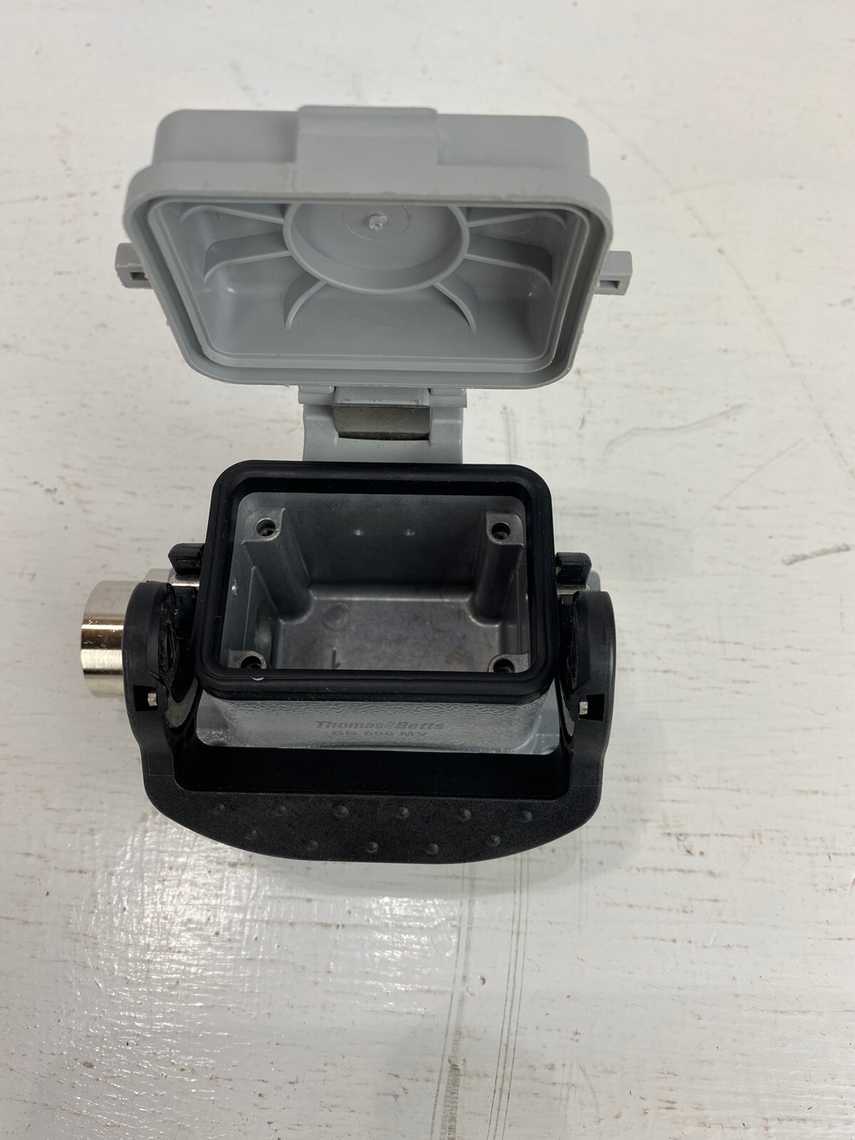 Thomas & Betts BB606MV Single Lever Box Base With Cover; 1 Inch x 0.500 Inch NP