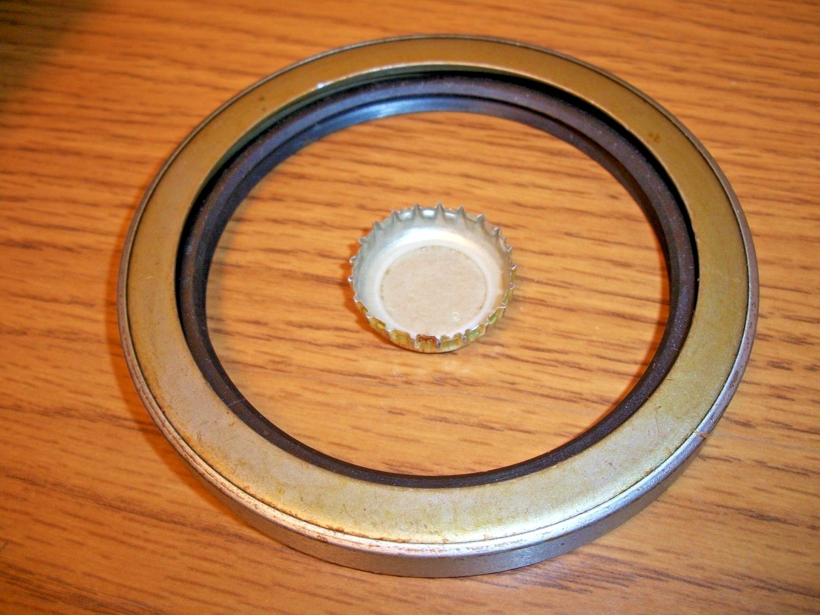 OSHKOSH TRUCK M916 , M918 , M920 TRANSFER CASE REAR OUTPUT SHAFT SEAL 32504249