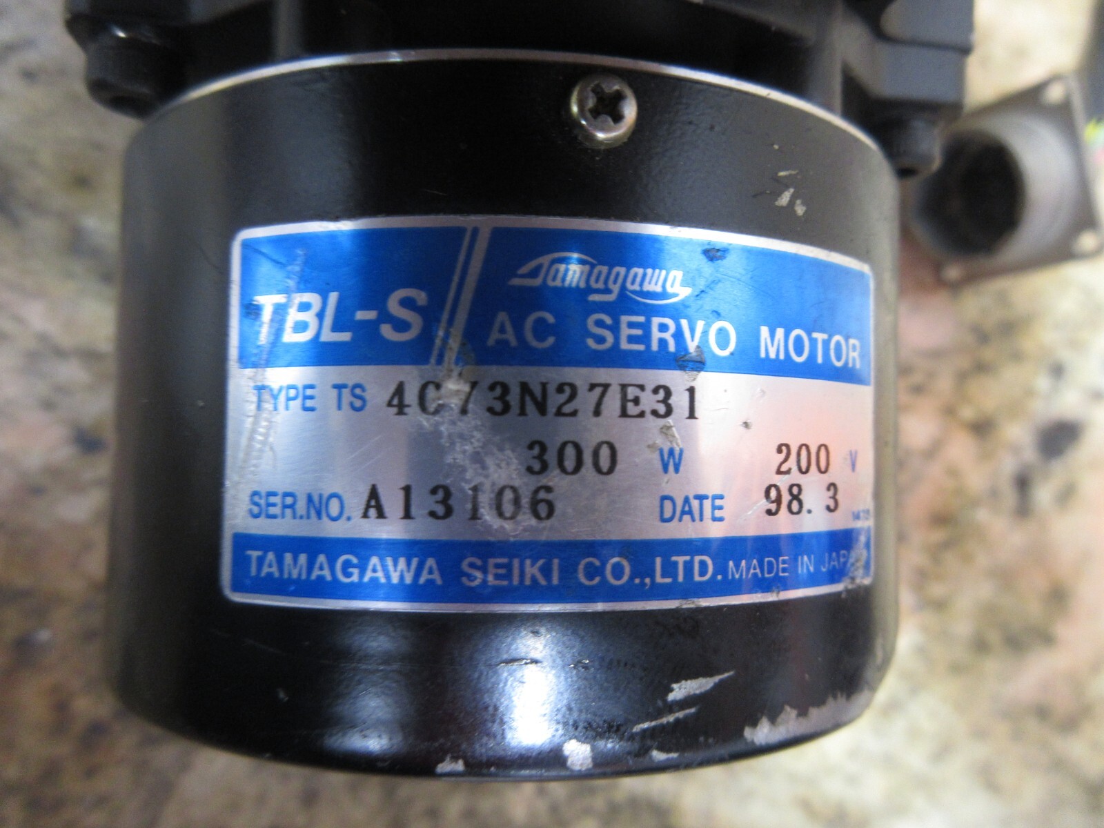 TAMAGAWA AC SERVO MOTOR TS 4073N27E31 300W 200V A13106 98.3 TS4073N27E31