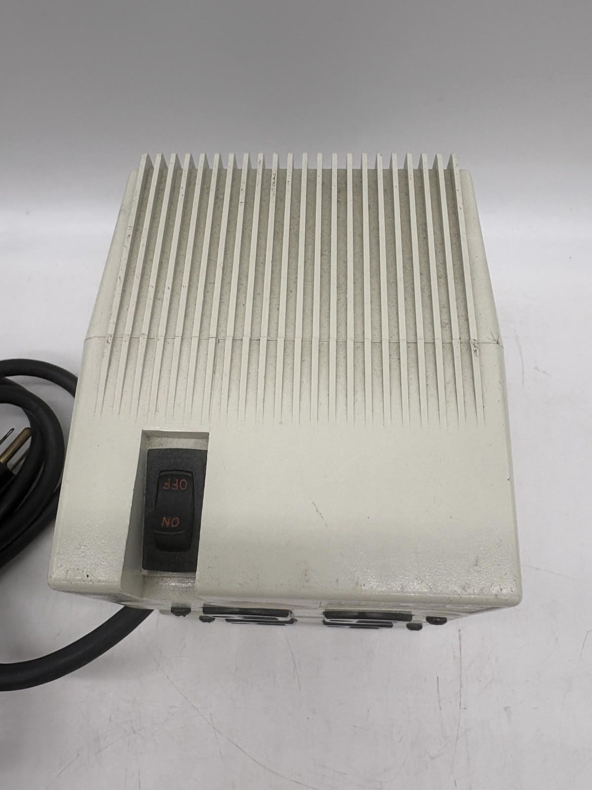 TRIPP LITE LS604 Voltage Regulator & Conditioner 4 Outlet Output 600 Watts WORKS