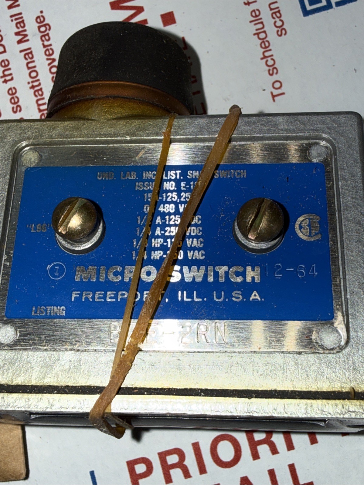 Old Stock New BZE6-2RN LIMIT SWITCH for HONEYWELL MICROSWITCH BZE62RN