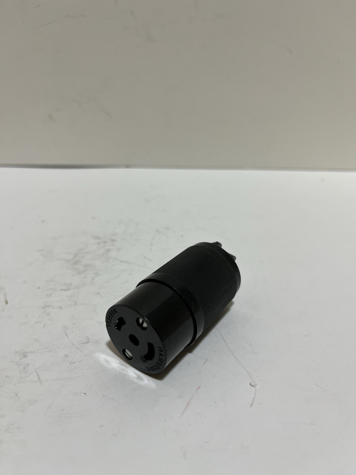 HUBBELL 7484 Connector Body Midget Twist-Lock BOX OF 10 NEW IN BOX