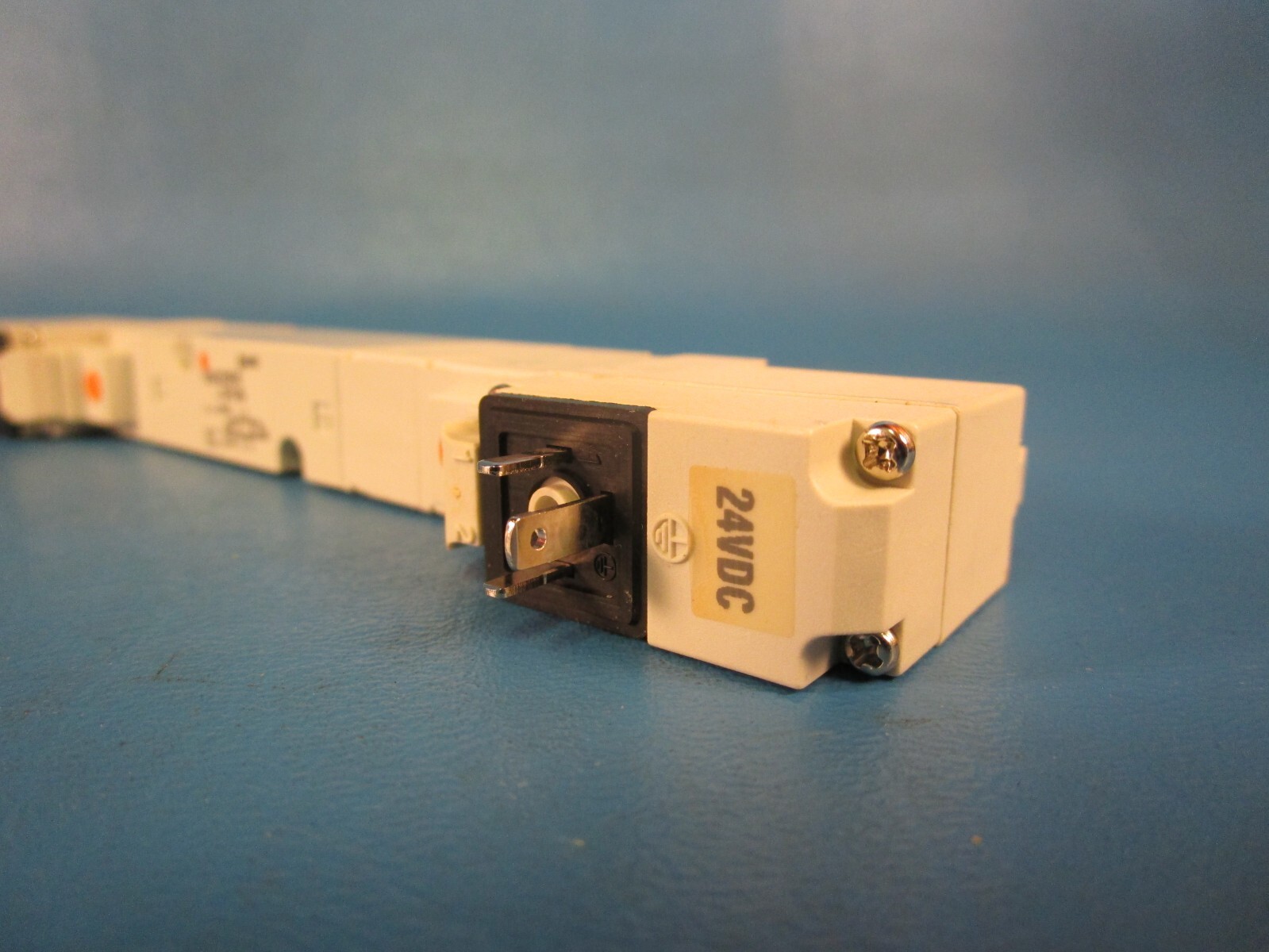 SMC VQZ2350-5YOS Solenoid Valve, base mount, din (dc), VQZ2000 Series 4/5-PORT