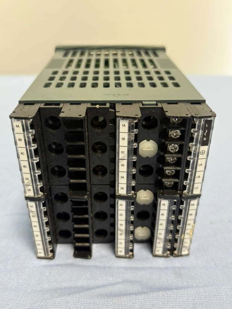 Invensys Schneider Electric Eurotherm 3504 Temperature Controller Part 4005892