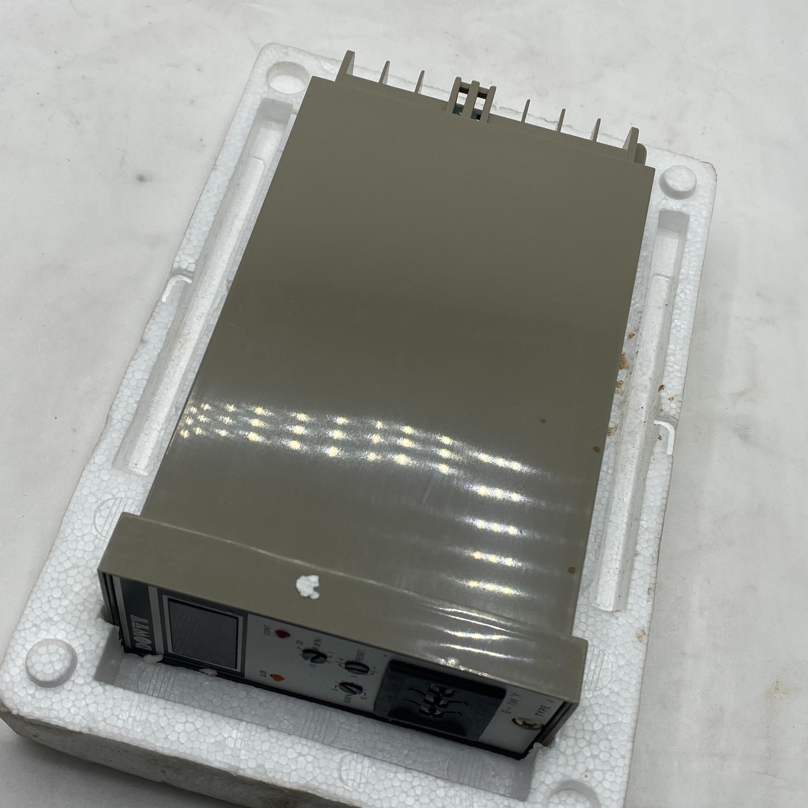 Dowty Electronics DD5-05H4CVM Temperature Controller Type-J 220-246152210 ✅