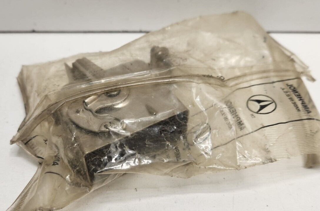 NEW OLD STOCK! AMPHENOL LOCKING HOOD CONNECTOR 26-4501-16