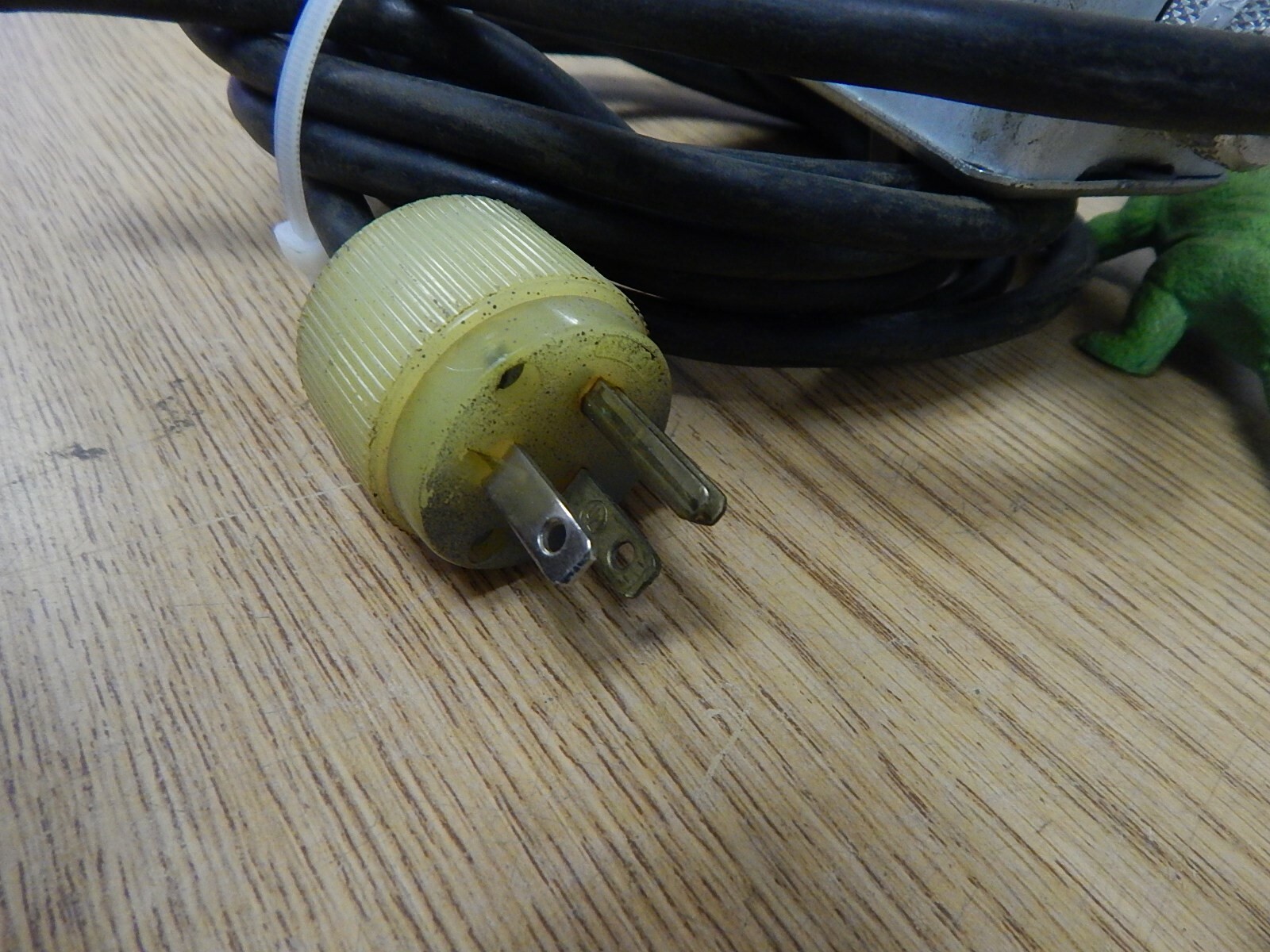 Slater 277V 15A 120V 16/2 Cord w/ Light Switch *FREE SHIPPING*