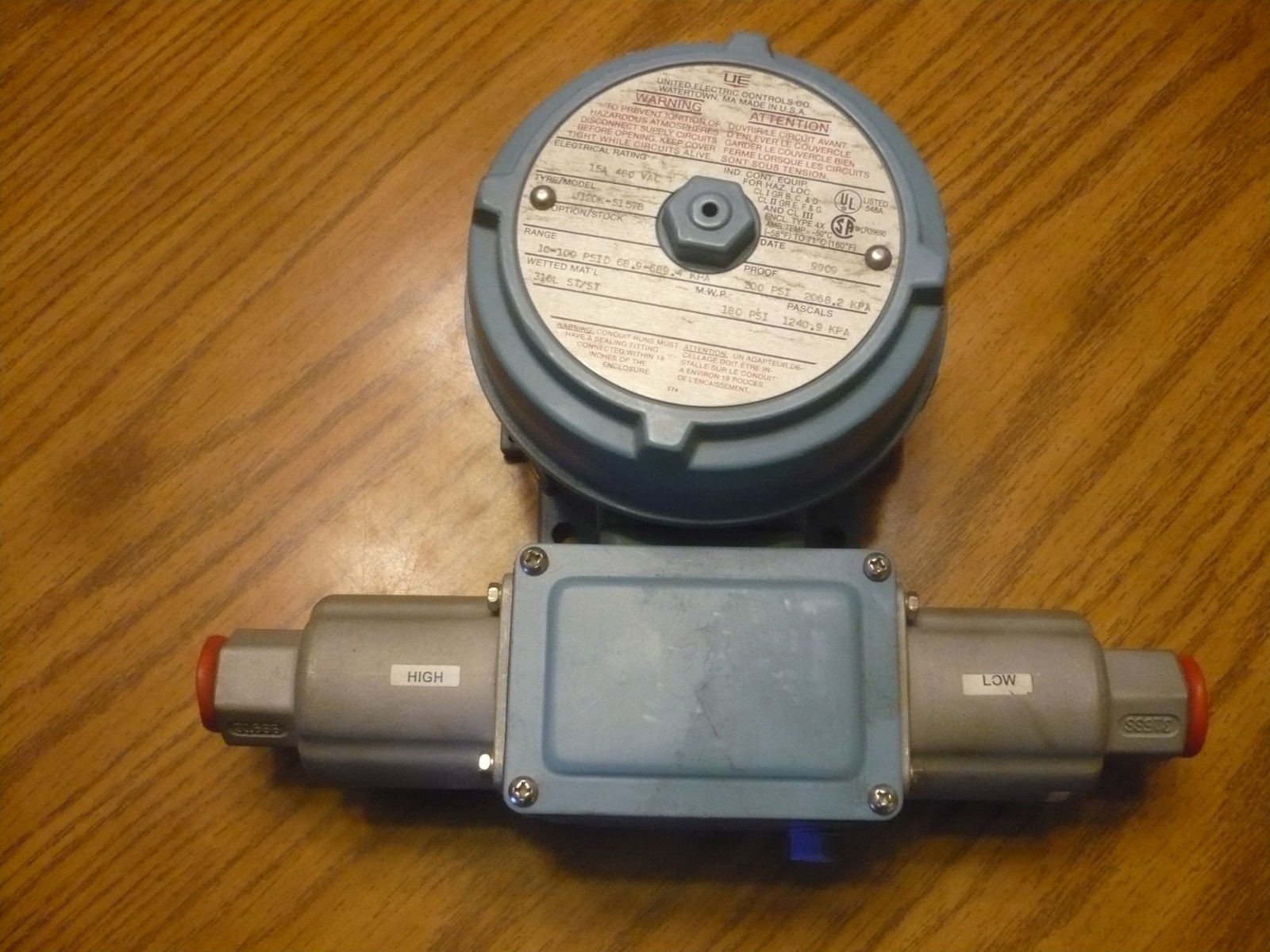 New UE United Electric J120K-S157B Differential Pressure Switch