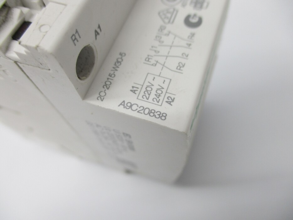 SCHNEIDER ELECTRIC A9C20838 220/240V NSNP