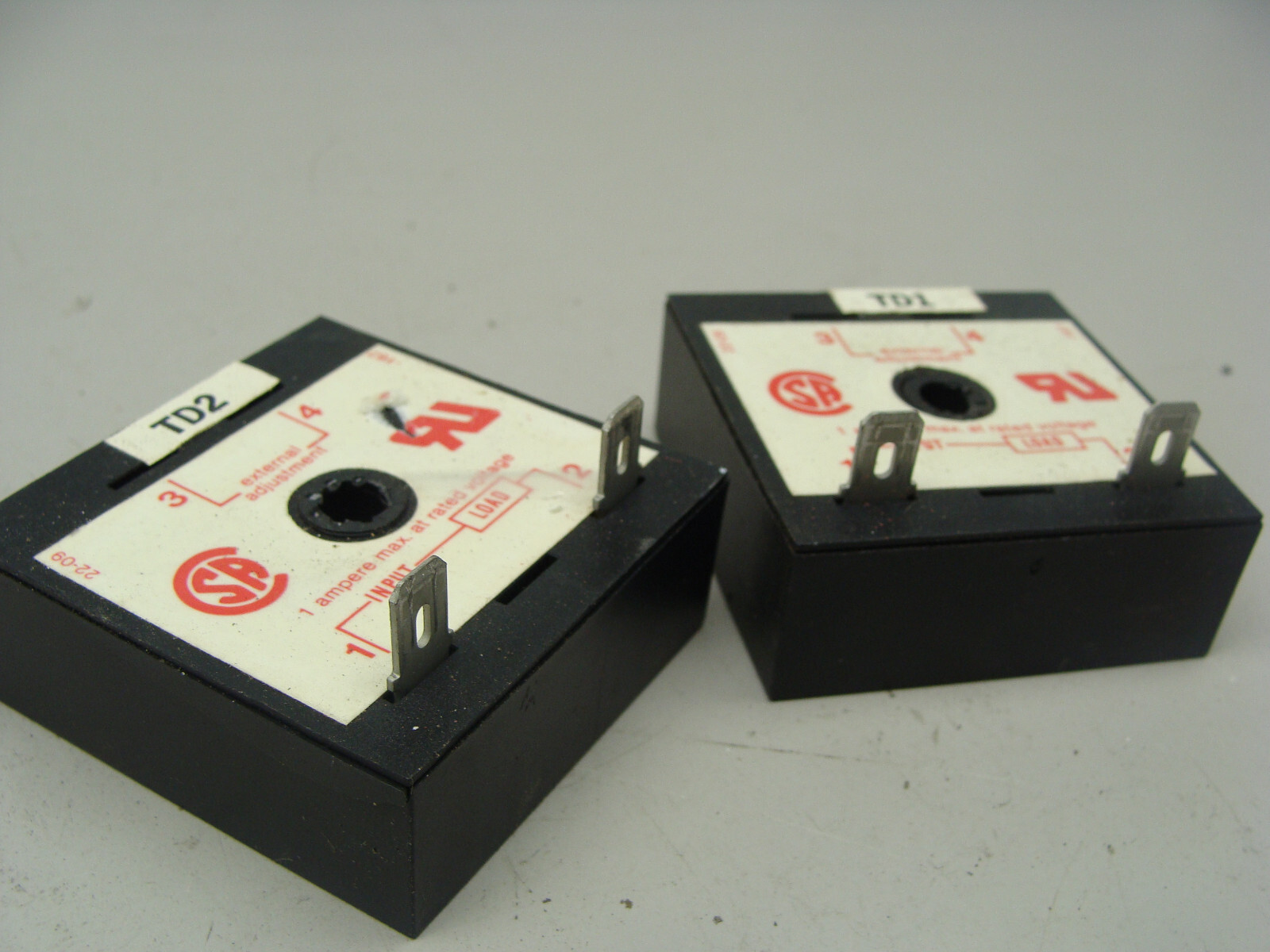 LOT OF 2 SSAC SOLID STATE RELAYS TS141300 300 SEC TIME DELAY 120VAC 1A