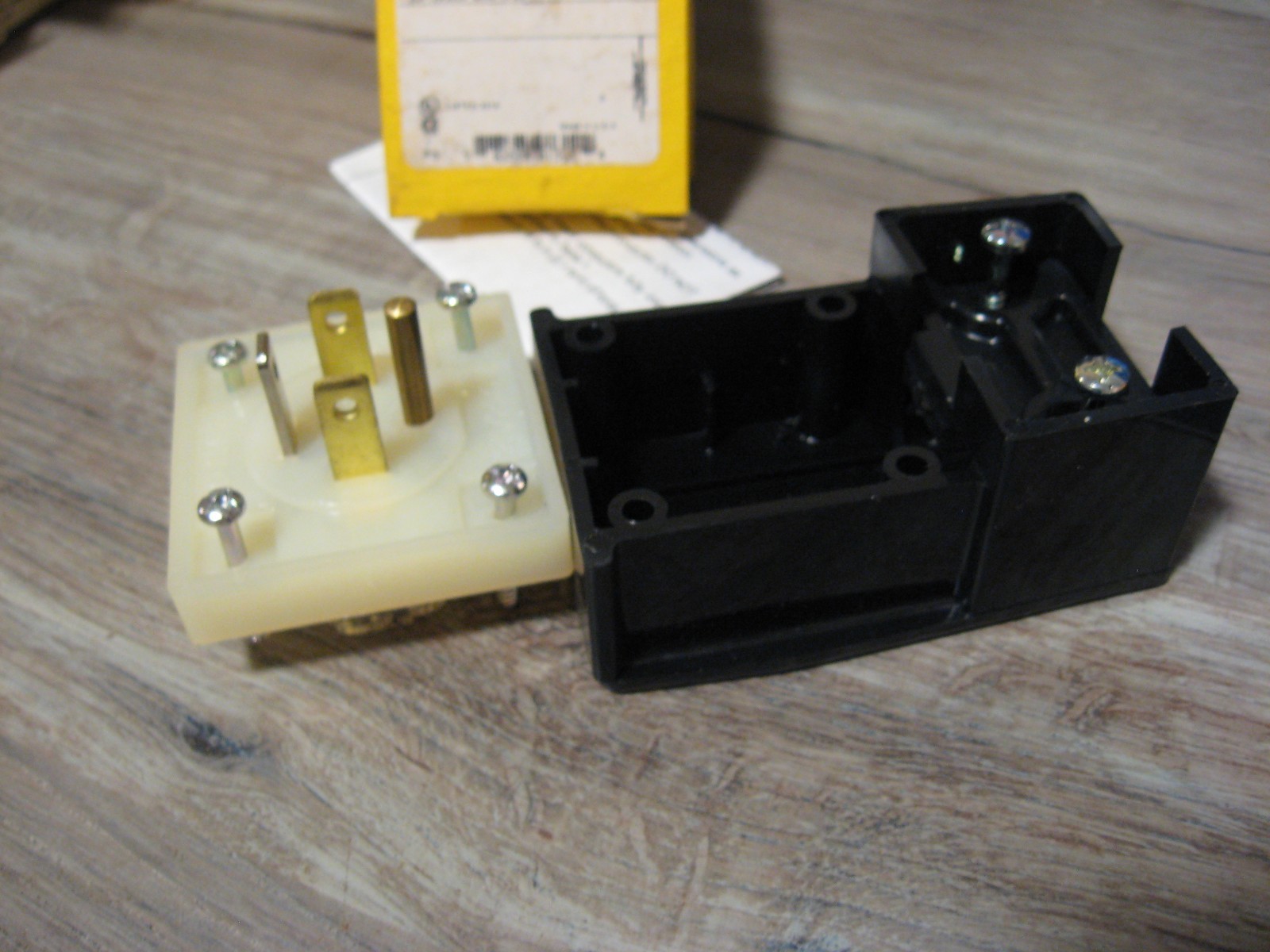 NEW Hubbell HBL8411C 4 Wire Industrial Straight Blade Angle Plug – 20A 125/250V