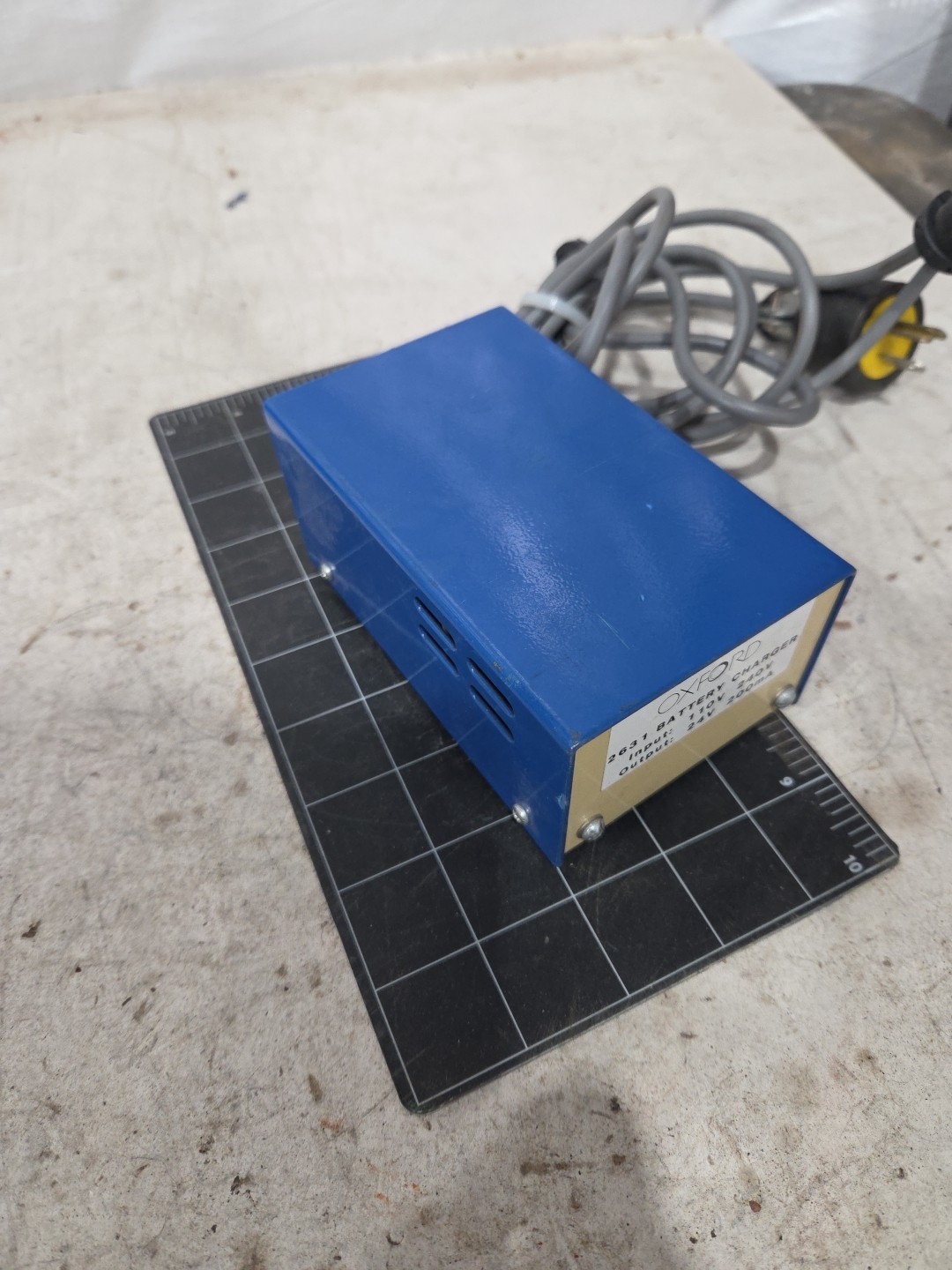 Prepair Oxford 2631 Battery Charger Input: 110V 240V Output 24V 200mA