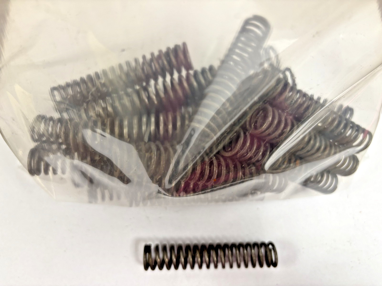 STEEL 17 COIL SPRINGS OD: 6″, WIRE DIA: 5/64″, LENGTH: 2-15/16″, LOT OF 28