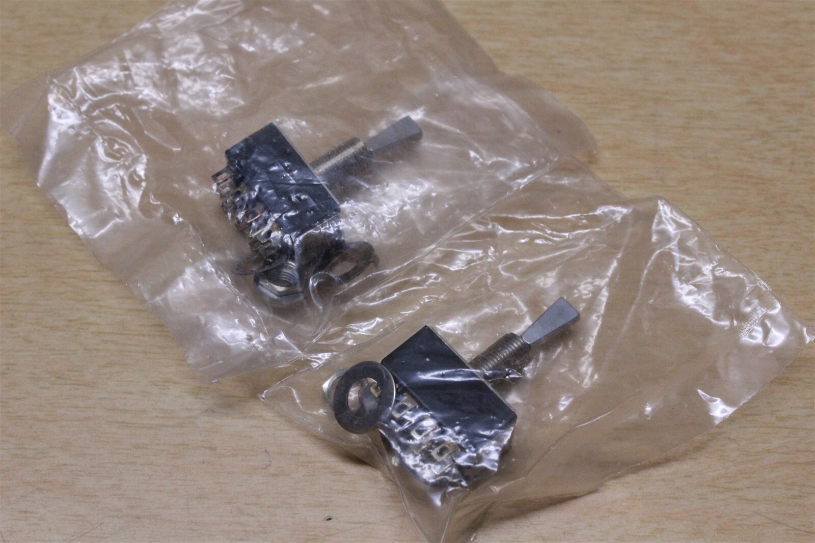 NEW Electroswitch Toggle Switch A432P32Y5ZQ lot of 2 *FREE SHIPPING*