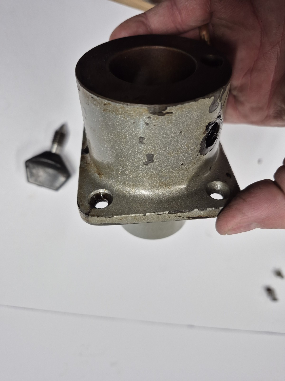 Hobart 20qt Mixer Hub Attachment – A200 – Part# 435047-4