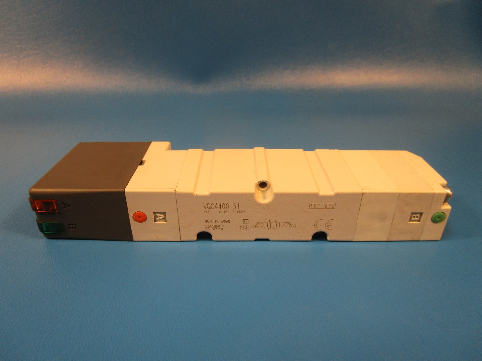 USED SMC VQC4400-51, 5 Port Solenoid Valve, Plug-in, 24 VDC