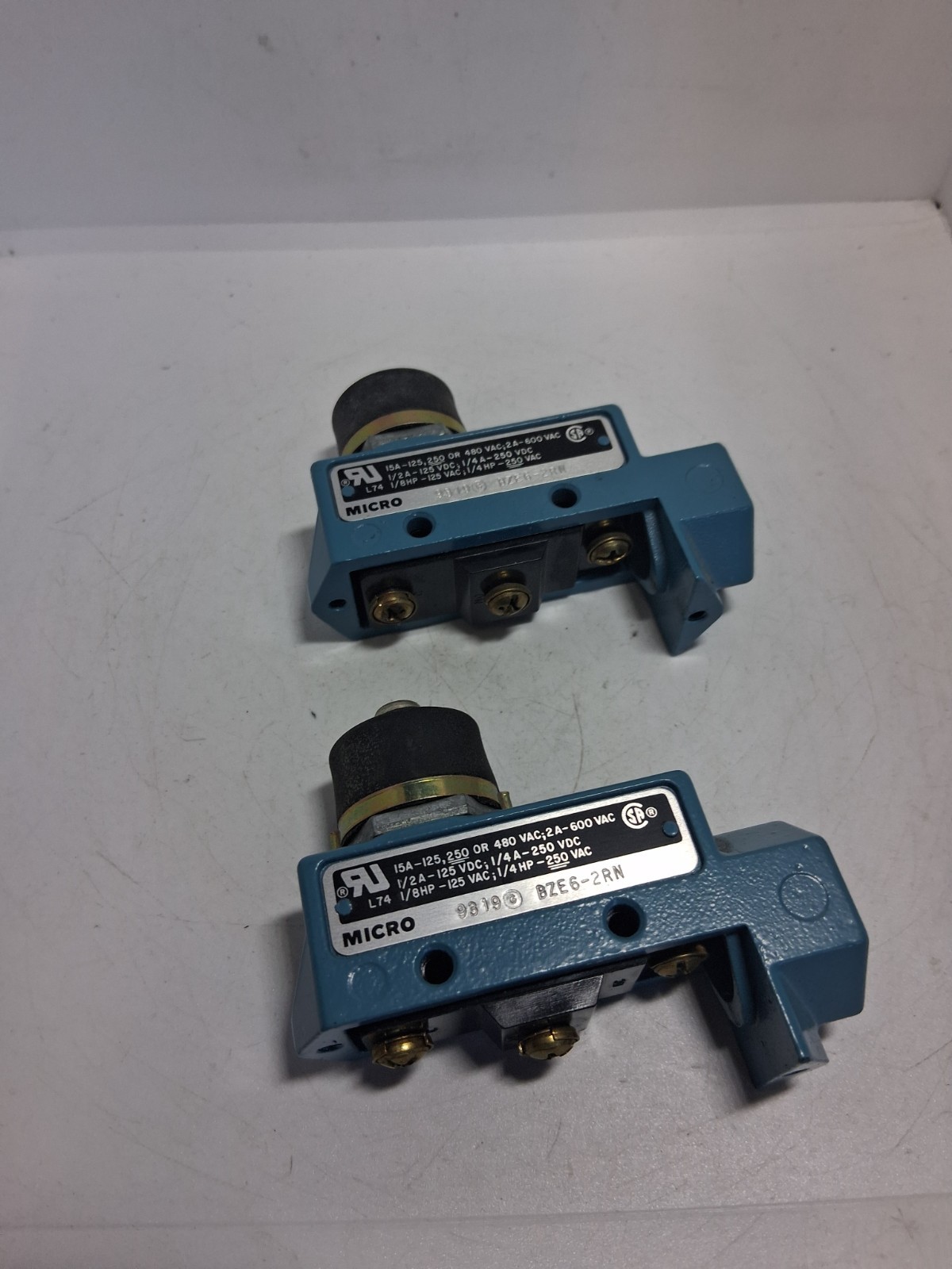 HONEYWELL BZE6-2RN LIMIT SWITCH PLUNGER 15A 125, 250 OR 480VAC (LOT OF 2) NNB