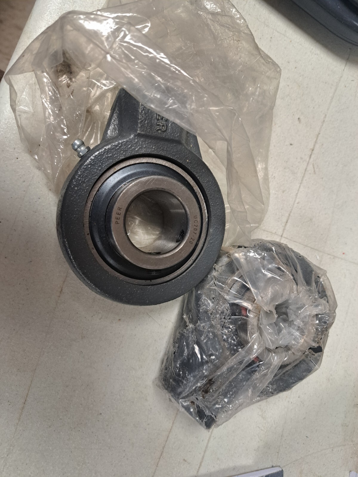 LOT OF 2 Peer Hanger Bearing UC207-20 Shaft 1 1/4” Thread Size 3/4 – 14 HA207