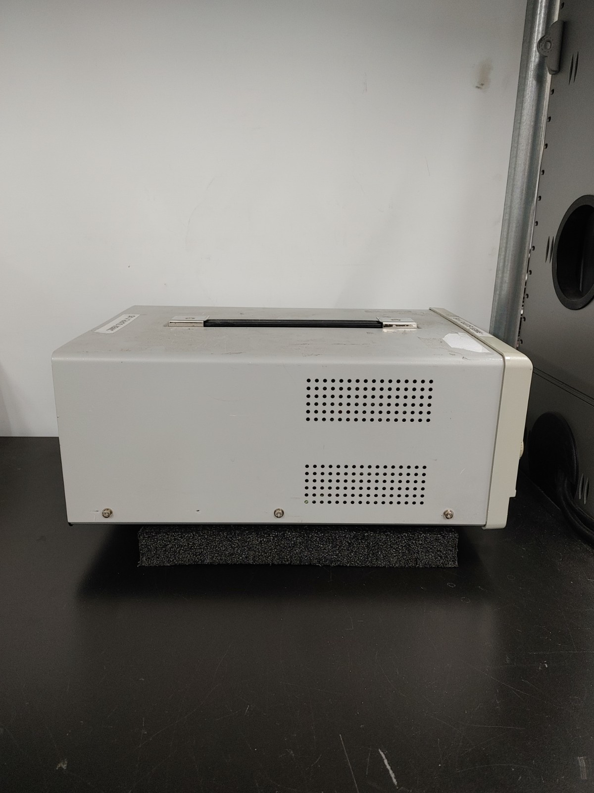 GW INSTEK GPC-3030D Dual Tracking with 5V Fixed Laboratory DC Power Supply