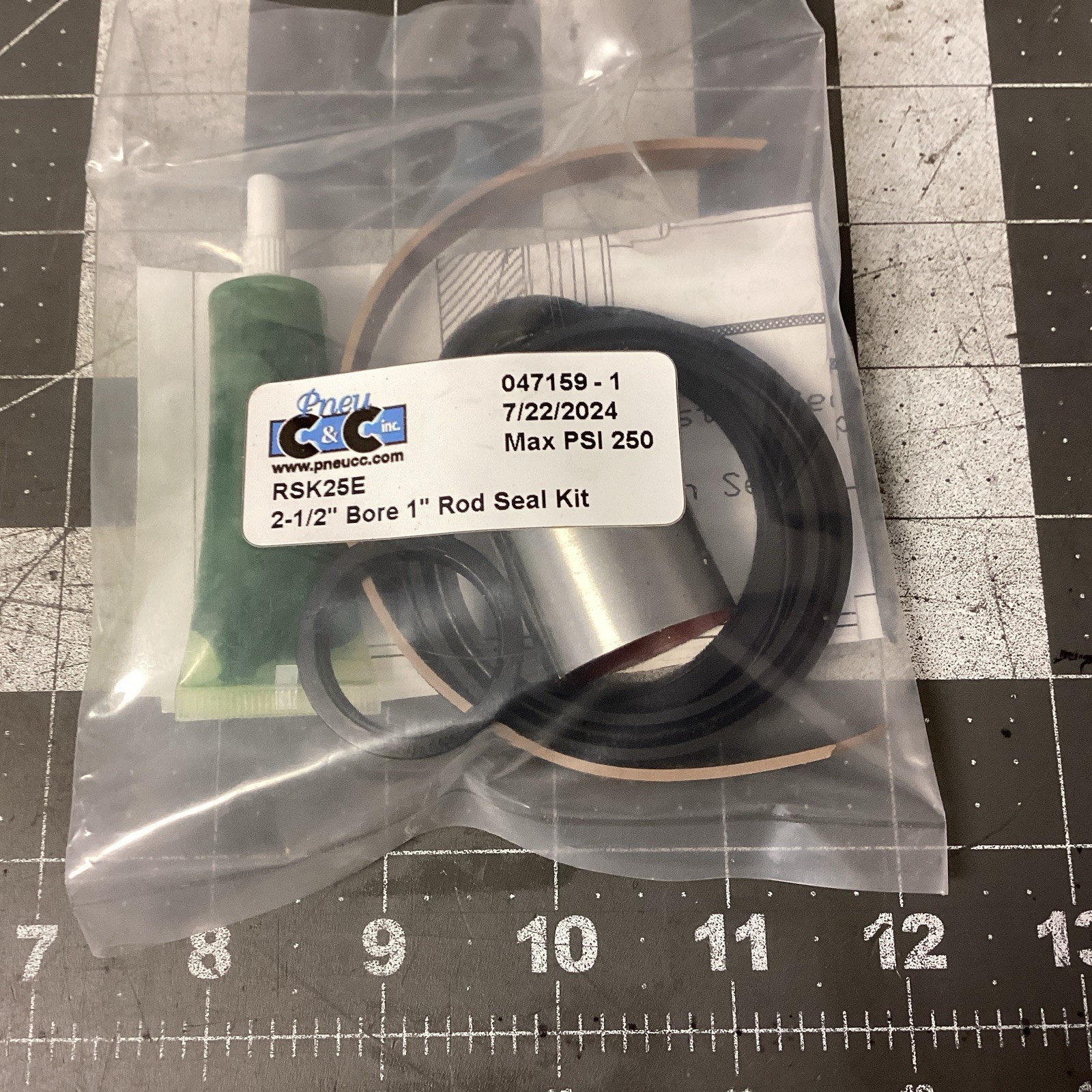 PNEU C&C RSK25E ROD SEAL KIT BORE SIZE 2-1/2 ROD DIA 1” MAX PSI 250 (LP101E)