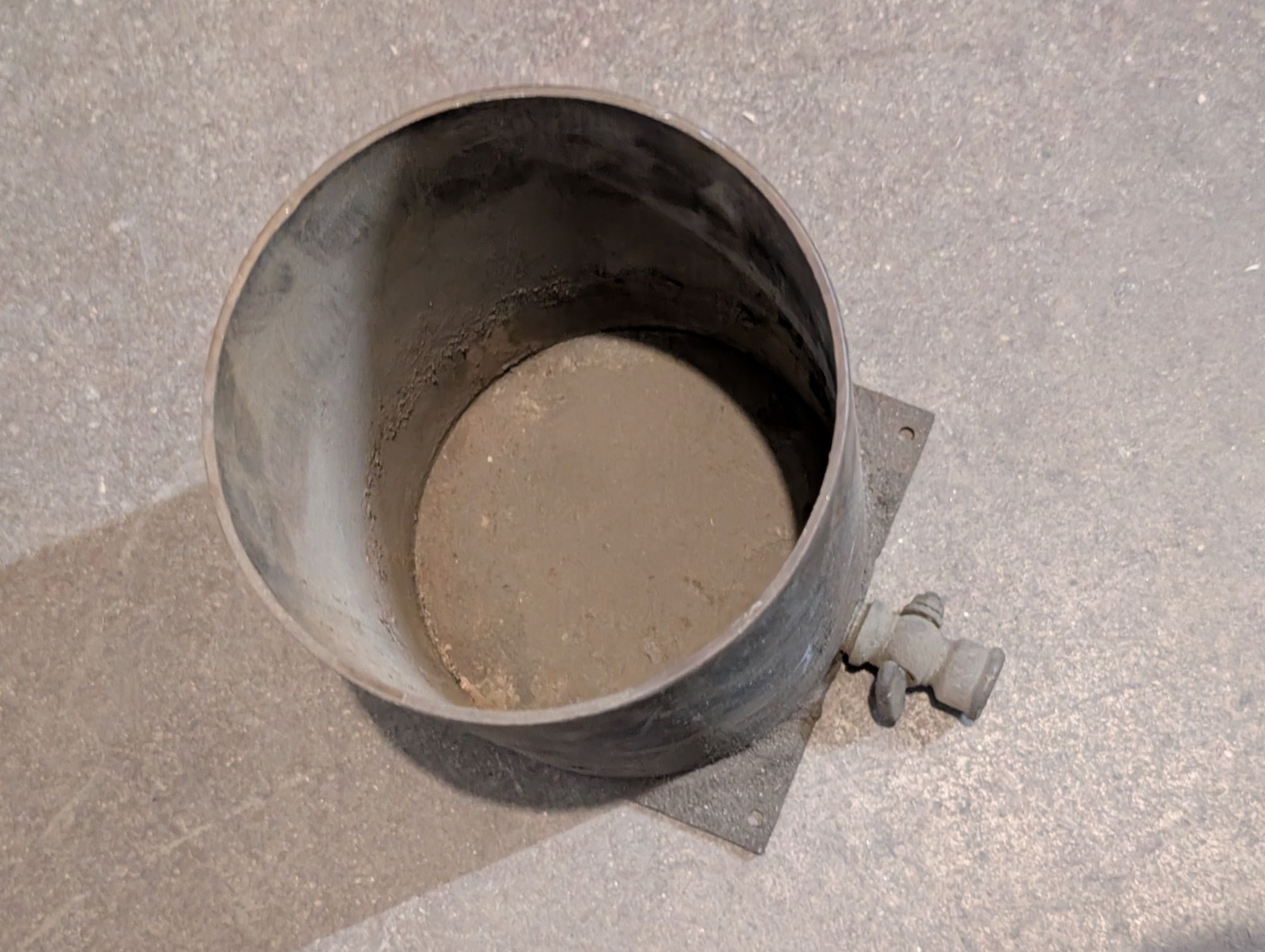 (3) Unbranded 8.5″x6″x8″ Steel Cylindrical Reservoir Tanks w/Valve Mounting Base