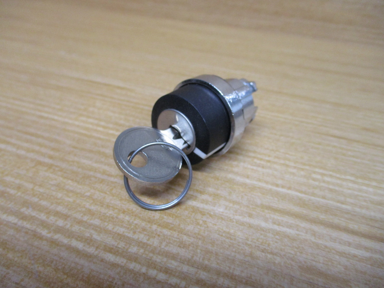 Schneider Telemecanique ZB4BG4 Keyed Selector Switch Key Removal Both