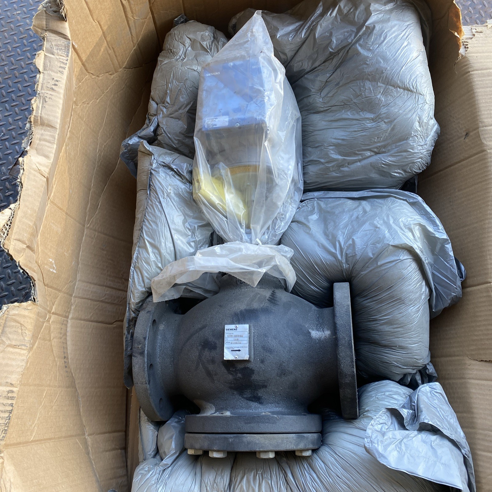 🔥 NEW SIEMENS 24 VAC ACTUATOR W/ FLOWRITE 4″ VALVE SKC62U / 294-05992