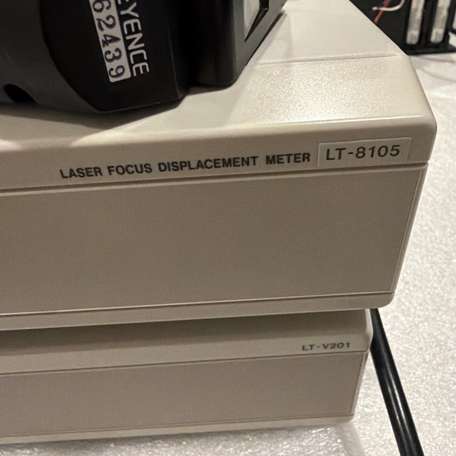 Keyence LT-8010 Laser Displacement Sensor with LT-8105 & LT-V201 + controller