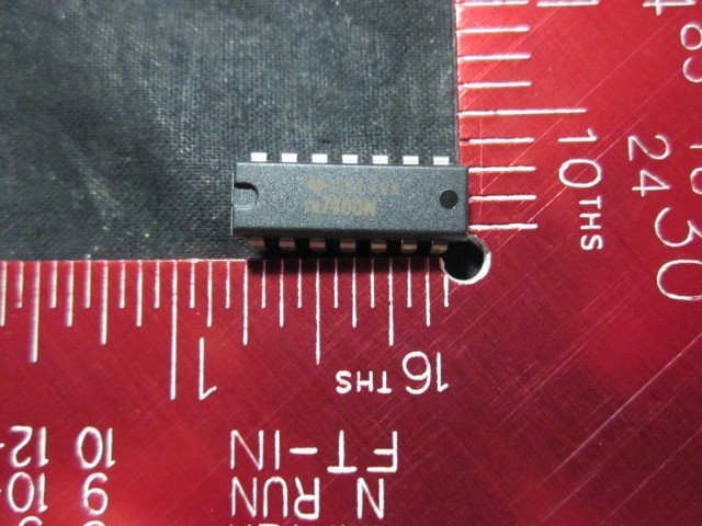 TEXAS INSTRUMENTS SN7400N IC 7400 PN 6100026 QUADRUPLE 2-INPUT POSITIVE-NAND GAT