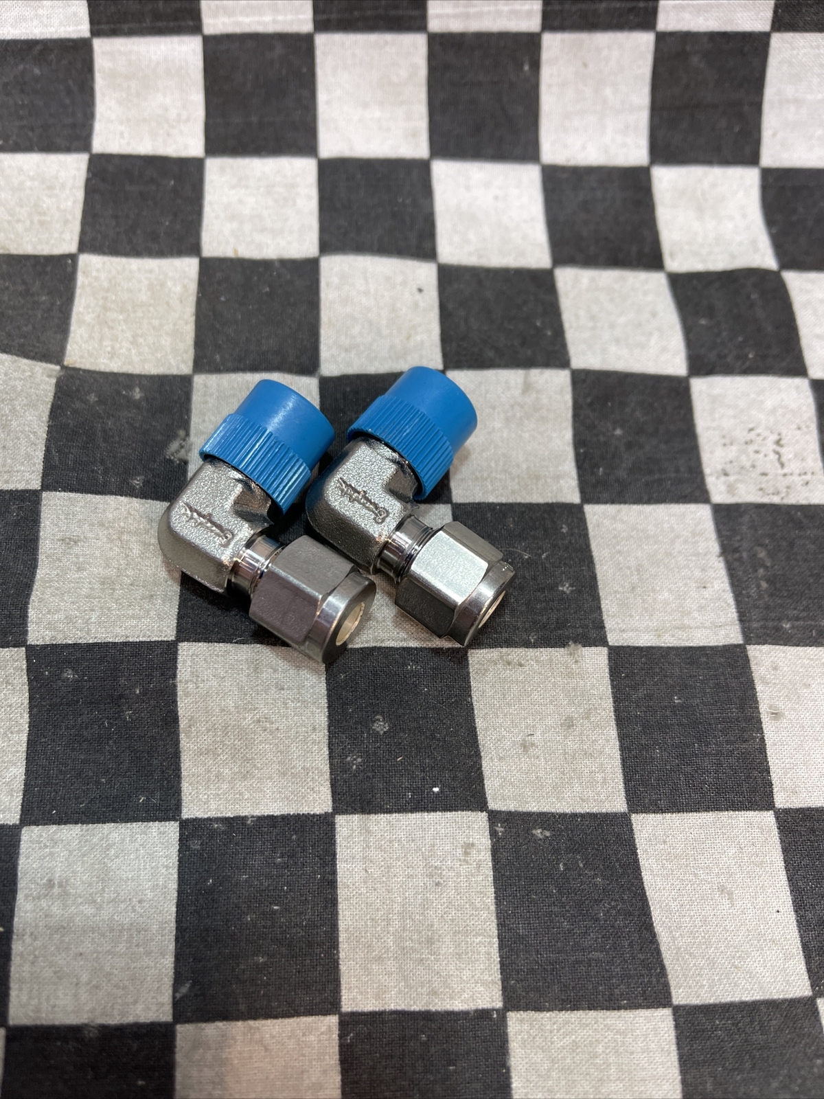 SWAGELOK SS-400-2-2 and SS-400-2-4, ELBOW MALE, LOT OF 8 SHIPSAMEDAY #1606V52