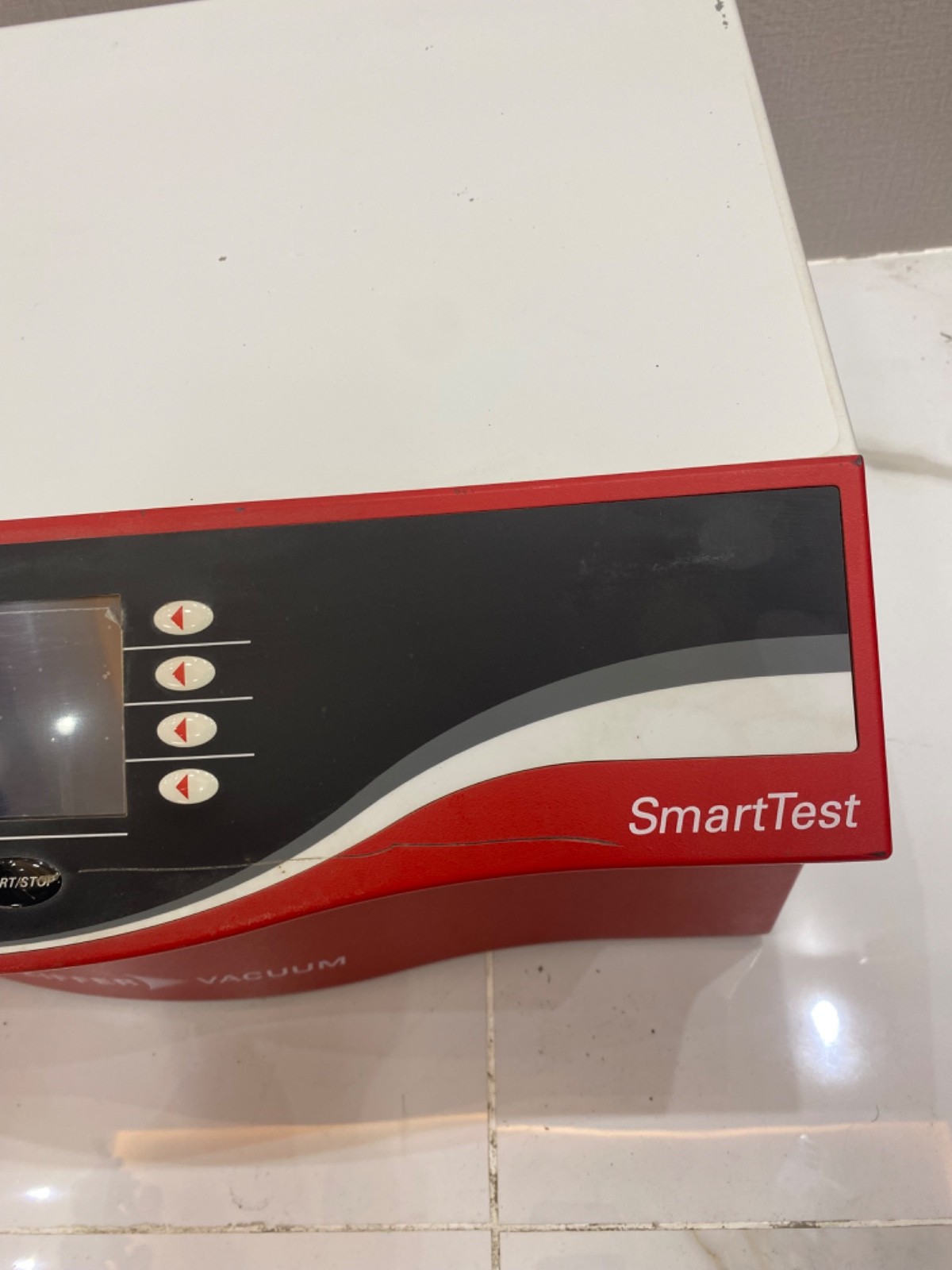 PFEIFFER VACUUM HLT 570 Helium Leak Detector, 120 V