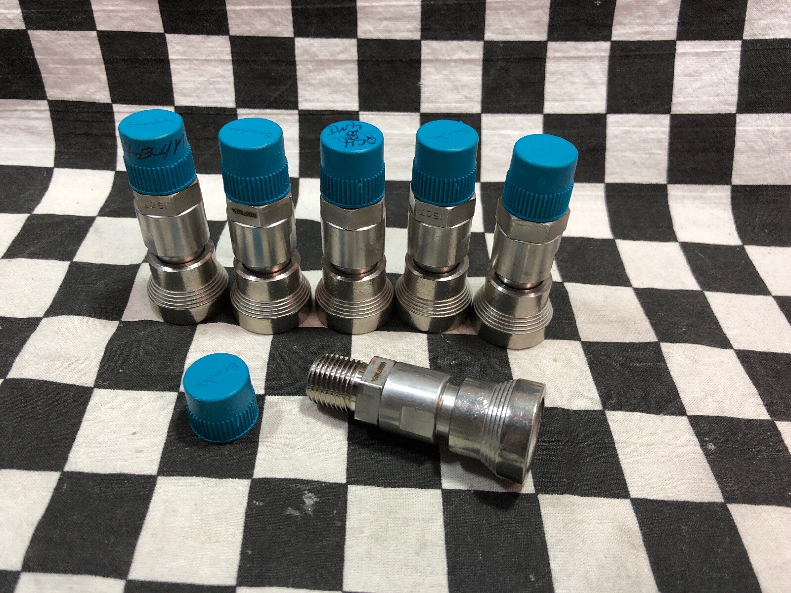 Lot Of 6, Swagelok SS-QC4-B-4PM, Quick Connect 1/4” NPT with VALVE #118N5