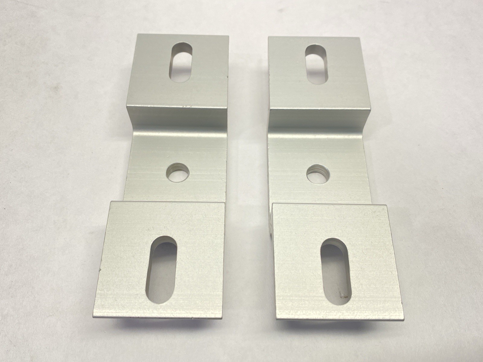 80/20 2517 Double Arm Narrow Mesh Retainer LOT OF 2