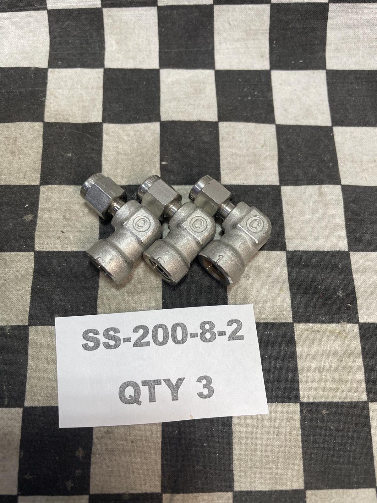 SWAGELOK SS-200-8-4, SS-200-8-2, FEMALE ADAPTER 1/8″ LOT OF 7 SHIPSAMEDAY#1374V1