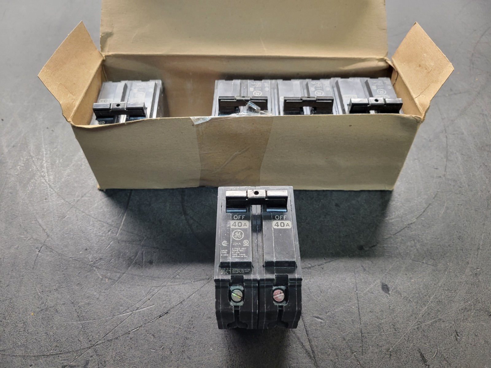 GE THHQL2140 40 Amp Breaker. Case of 5.