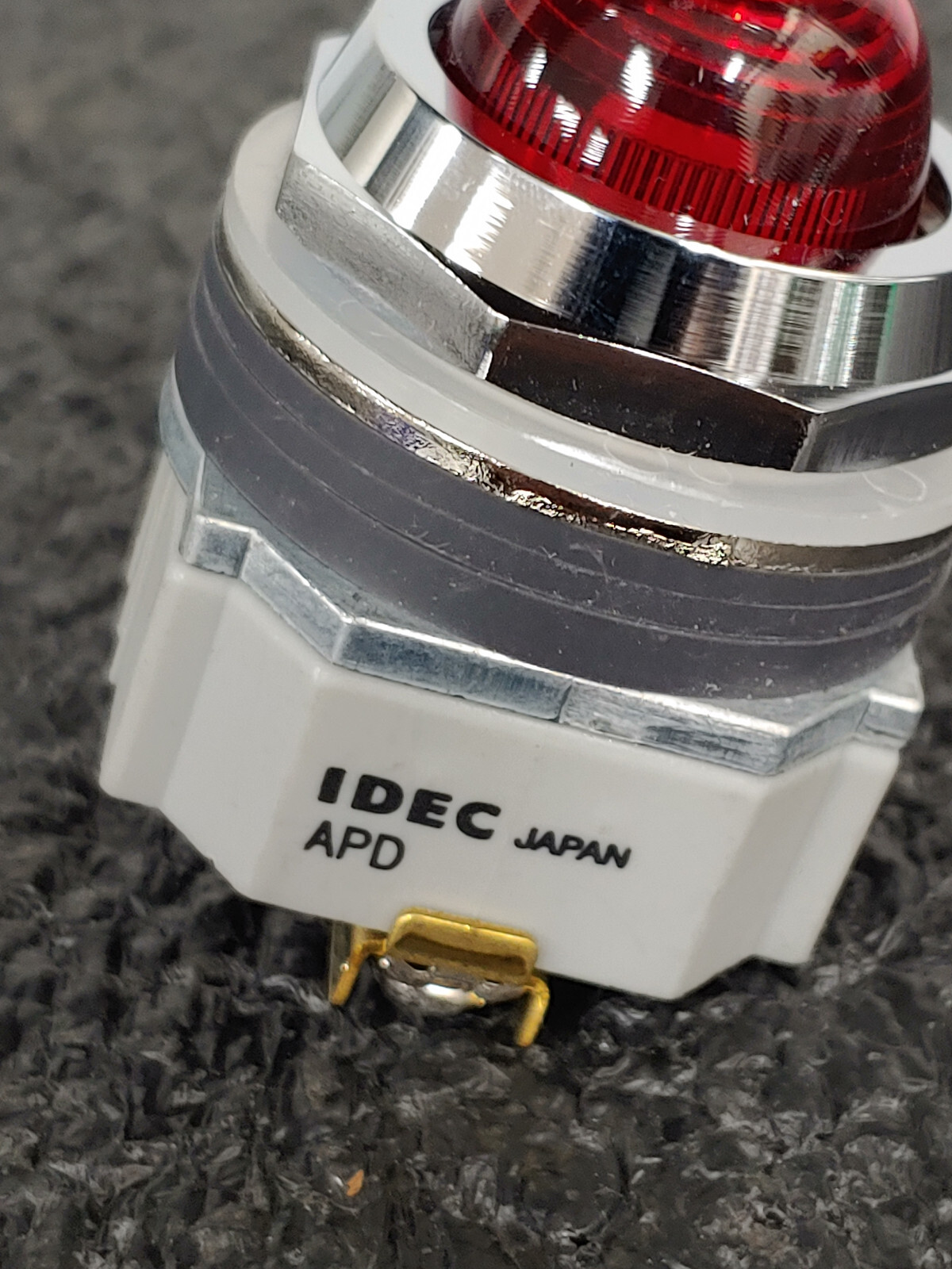IDEC APD199DN-R-240V 30mm Pilot Light Red