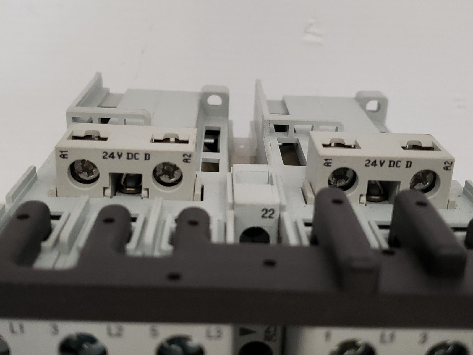 ALLEN BRADLEY 104-C30DJ02 CONTACTOR REVERSING 600V 30A SERIES C