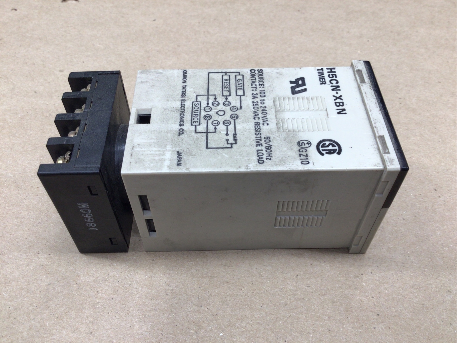 Omron H5CN-XBN Timer WITH OMRON P36-08 BASE #20I55