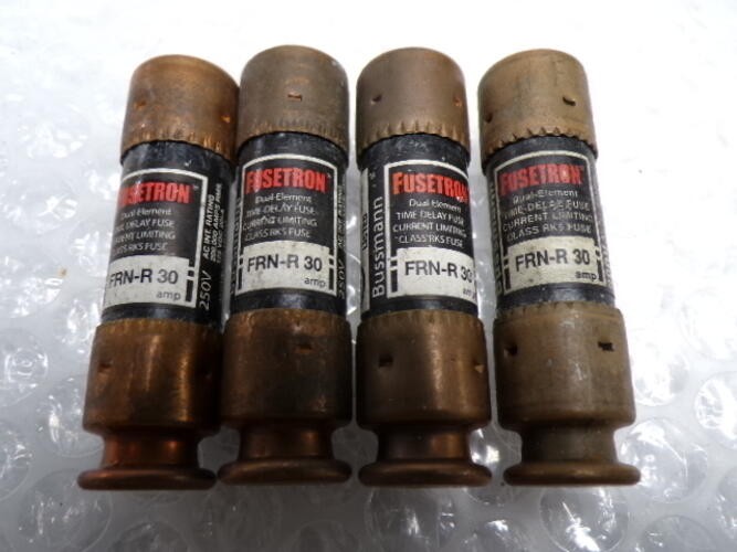 FUSETRON FRN-R-30 FUSE BLACK LOT OF 4 NSNP