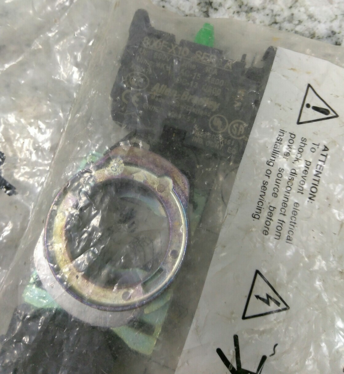 ALLEN-BRADLEY/ 800F-MX20/ CONTACT CARTRIDGE/ WITH LATCH/ SER A/NEW (B1E1UP