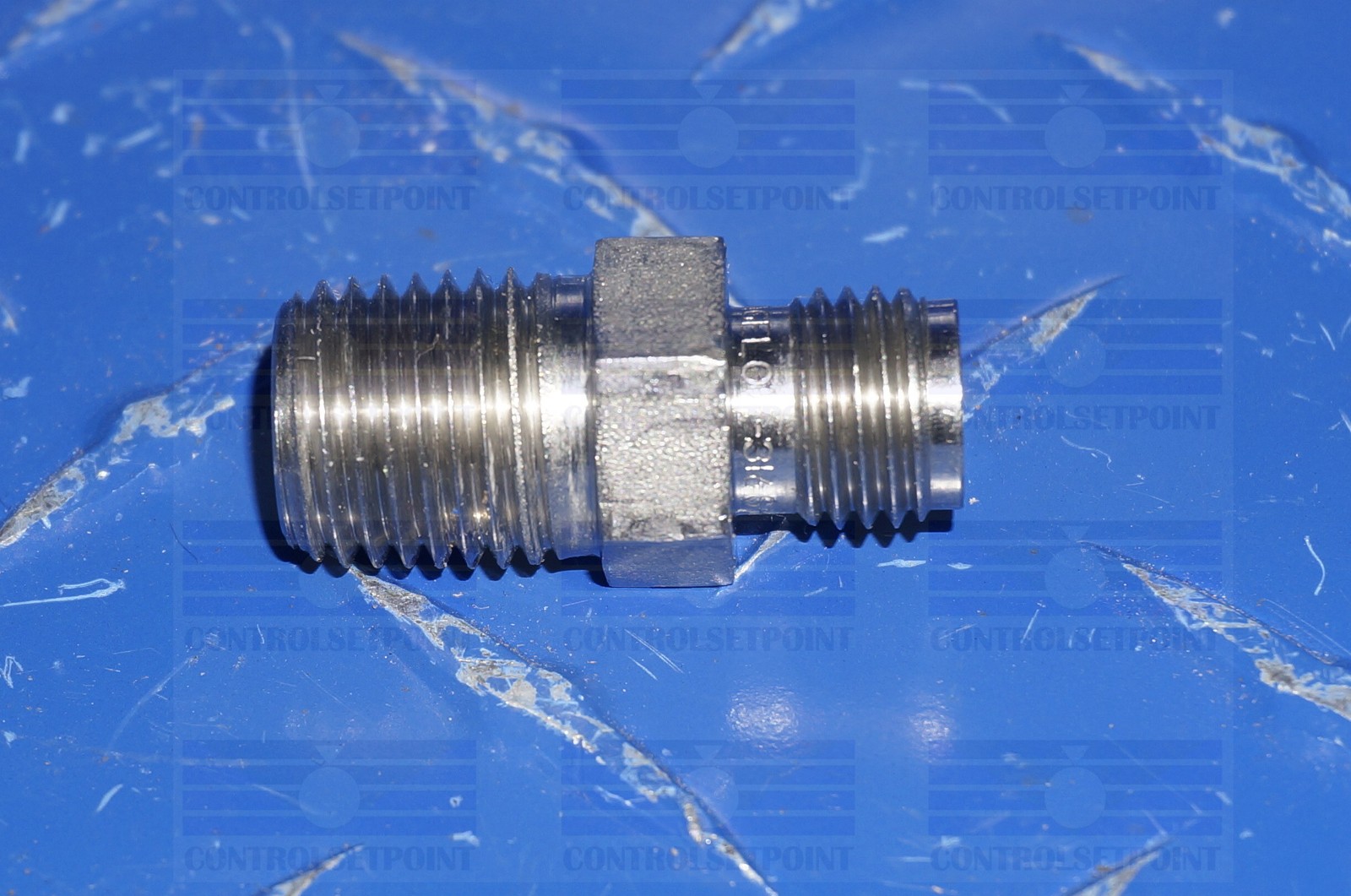 SWAGELOK 1/4″ NPT TO 1/4″ TUBE STRAIGHT MALE TO MALE 316 SST SS-400-1-4