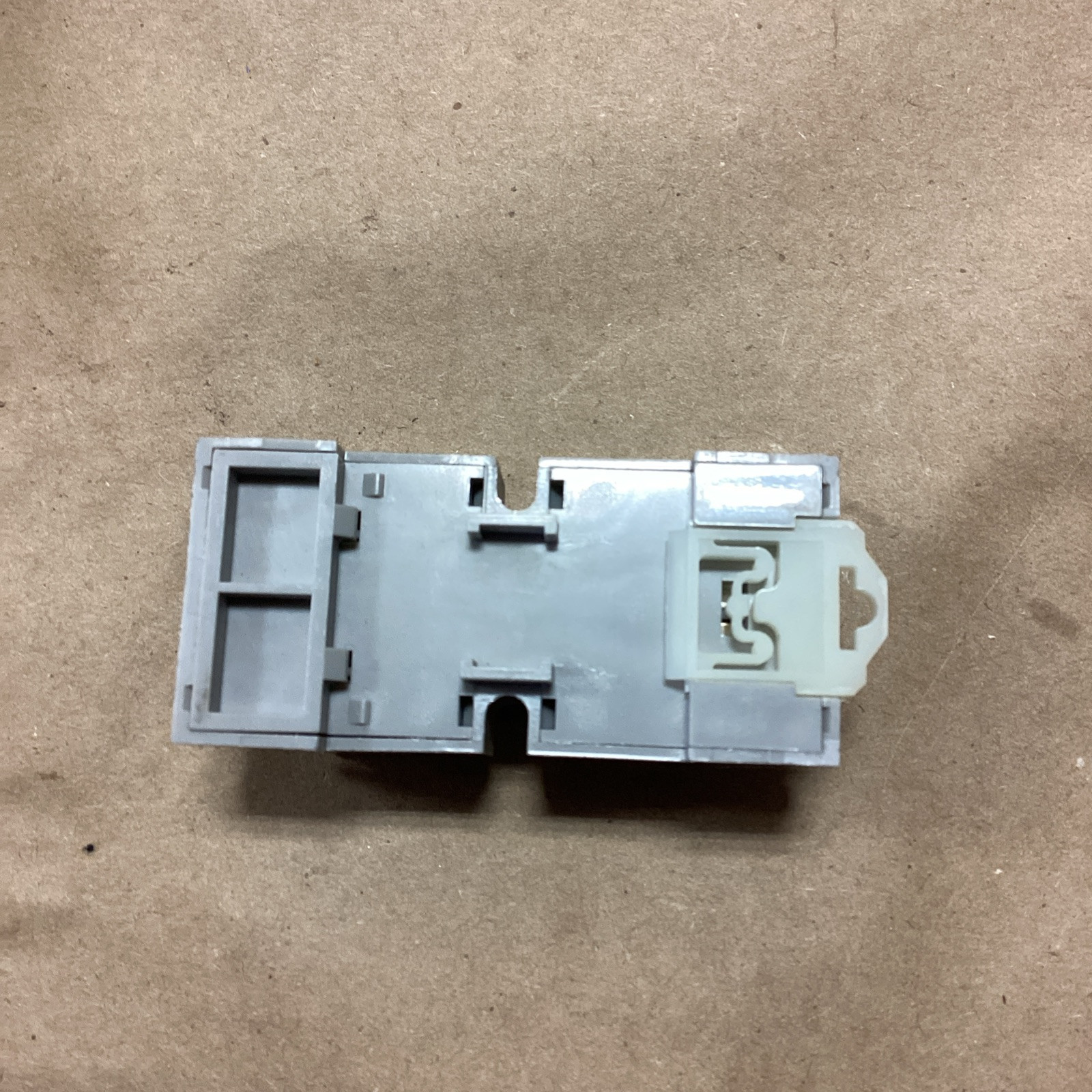 TYCO ELECTRONICS 27E894 300VAC 10A NSNP
