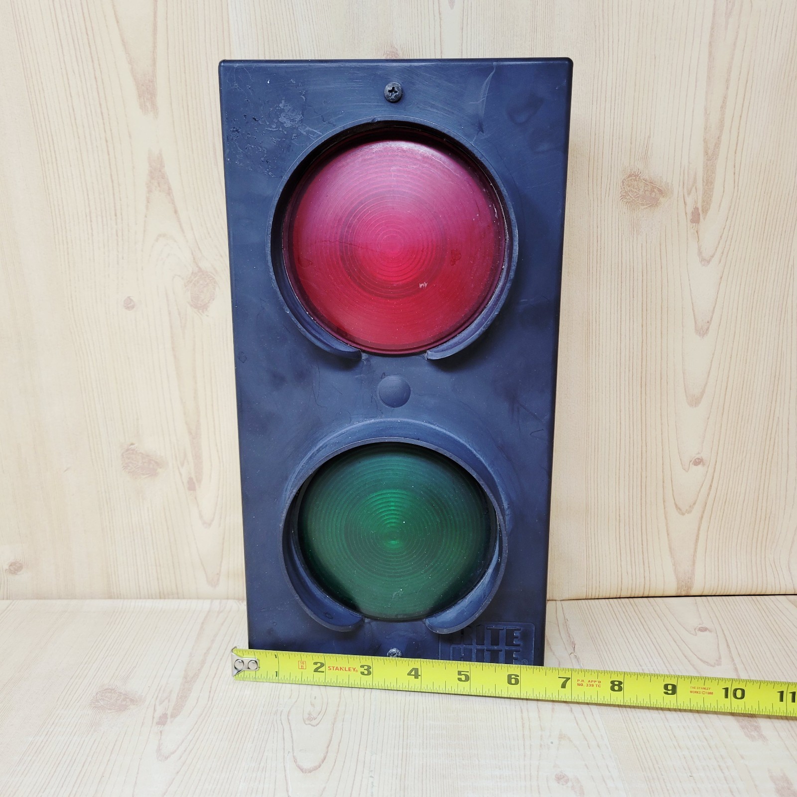 Rite Hite DOK LOK Vehicle Restraint Red Green Light