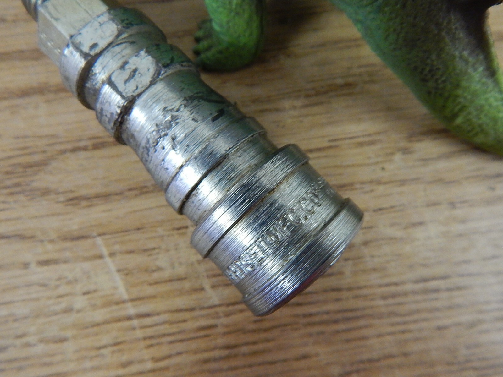 Hansen Mfg Co Ser. 1-HK Fitting 1/8″ Bore 12mm Bore 2-15/16 Total Length