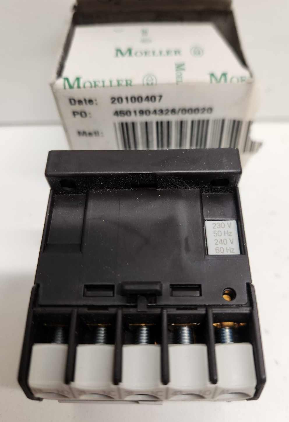 NEW IN BOX! MOELLER 2NO/2NC 230/240V COIL RELAY DILER-22(230V/50HZ-240V/60HZ)