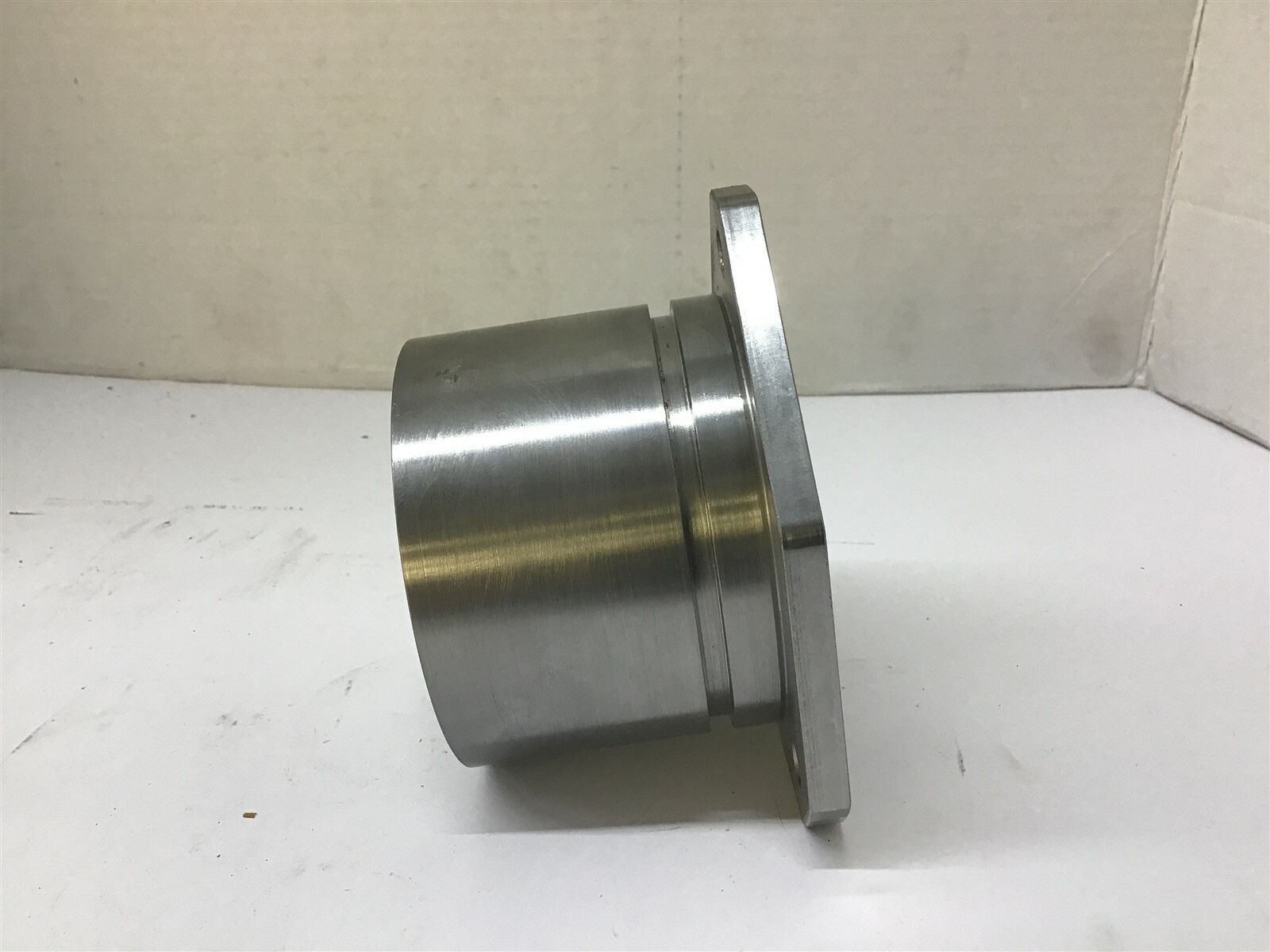Flanged Housing End 71 3/4 mm ID 91 mm OD 7 1/2 mm Key 8 mm Bolt Hole ID