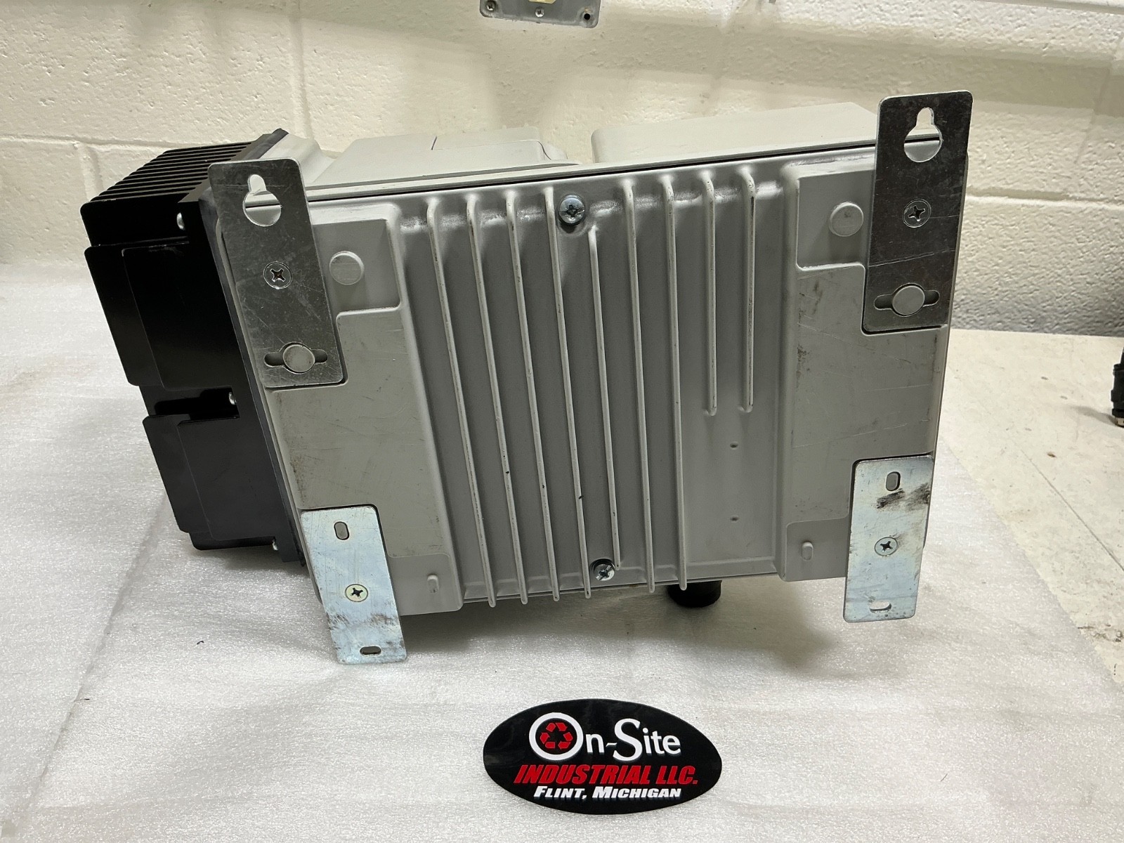 ALLEN-BRADLEY 284E-FVD7P6Z-25-RRG-SBG-DB1-EMI CONTROL MODULE 280E-FN-25-RG BASE