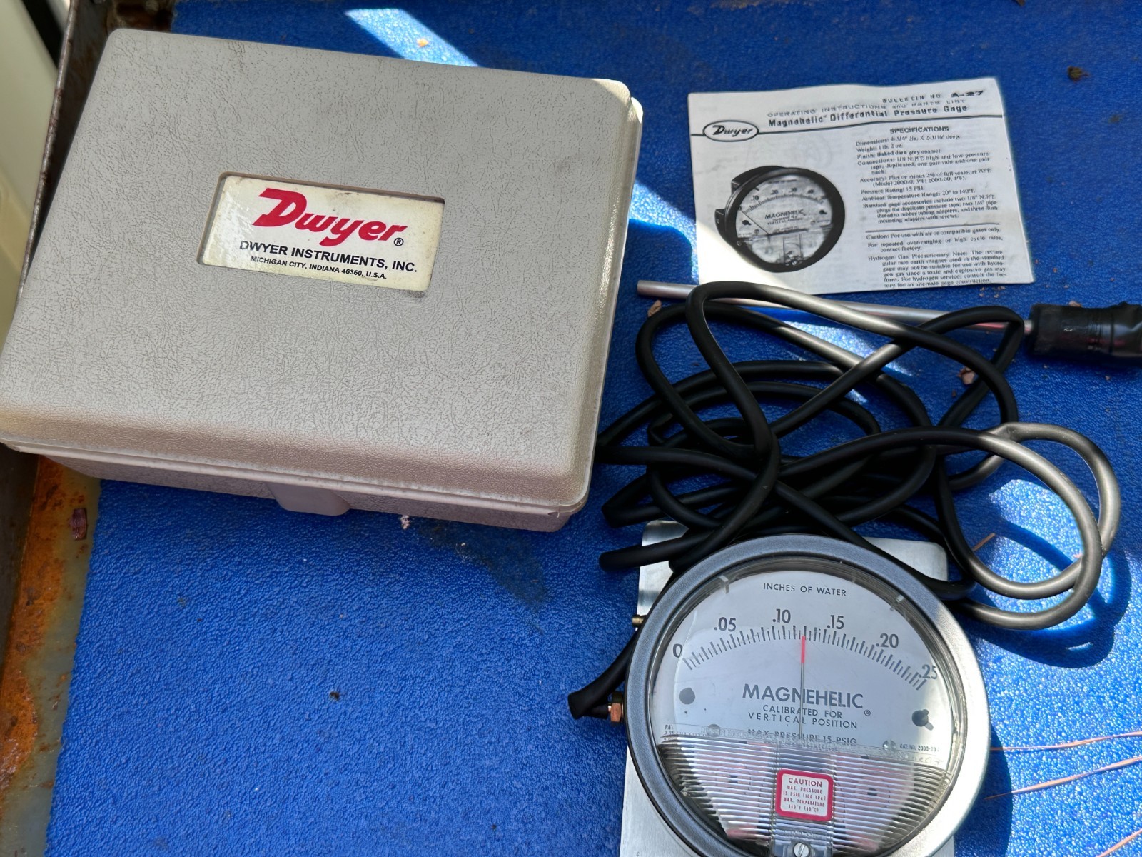 DWYER MAGNEHELIC Differential Pressure Gage 2000-00 C w/Case & Probes