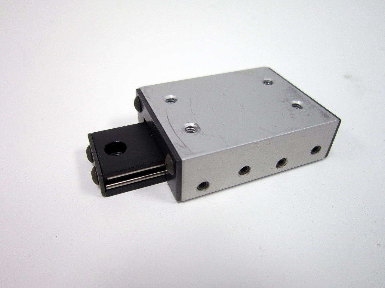 DEL-TRON CO LINEAR MOTION STAGE X-AXIS 2″ LENGTH 1.5″ WIDTH 1.35″ TRAVEL DELTRON