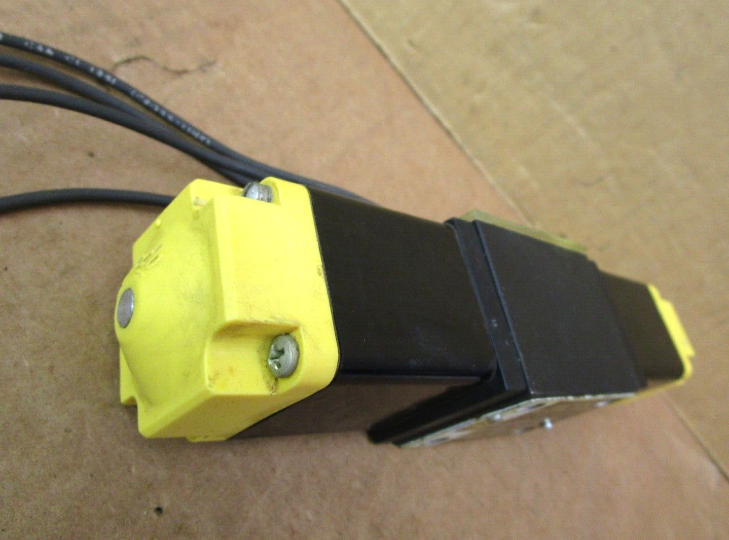Parker 4MD20AA10V Directional Control Valve 4MD 20 AA 10 V 50932LR